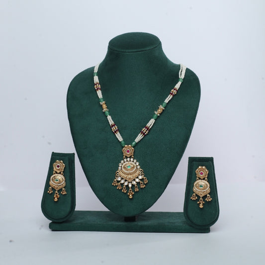 Antique Royal Kundan Pendant Set with Pearl & Bead Detailing