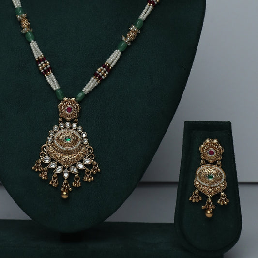 Antique Royal Kundan Pendant Set with Pearl & Bead Detailing