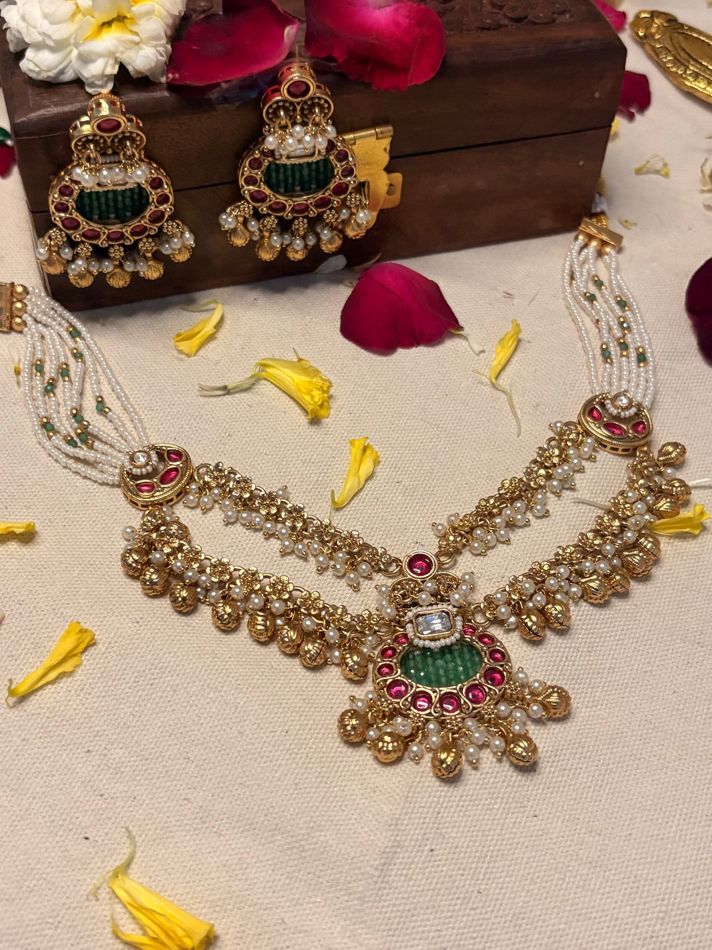 Zarmina Rajwadi Pearl Kundan Set HT1006