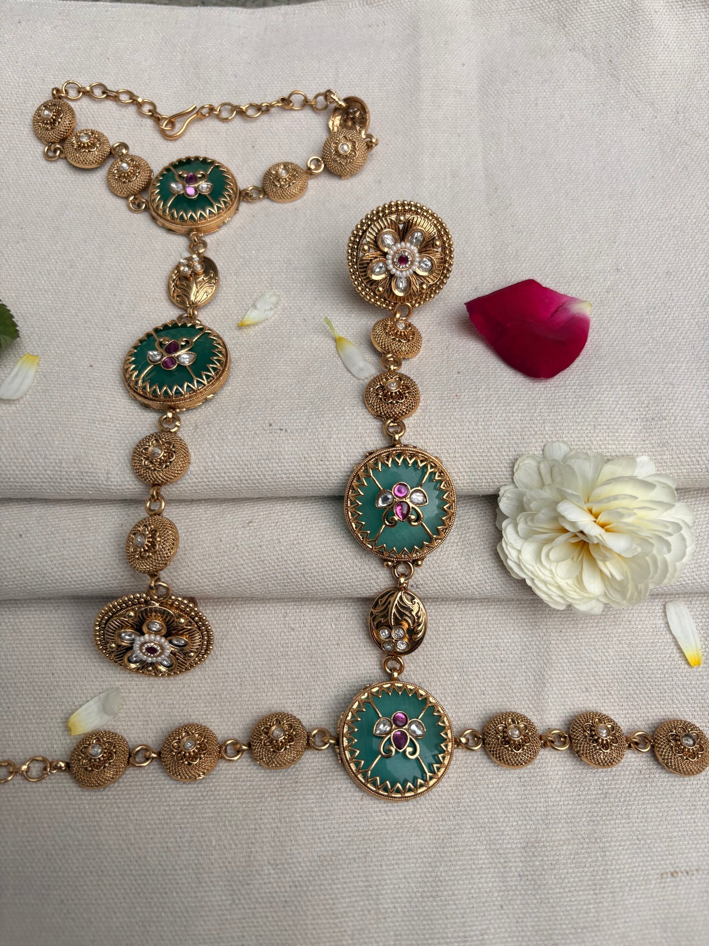Mehira Emerald Kundan Hathphool HP1001