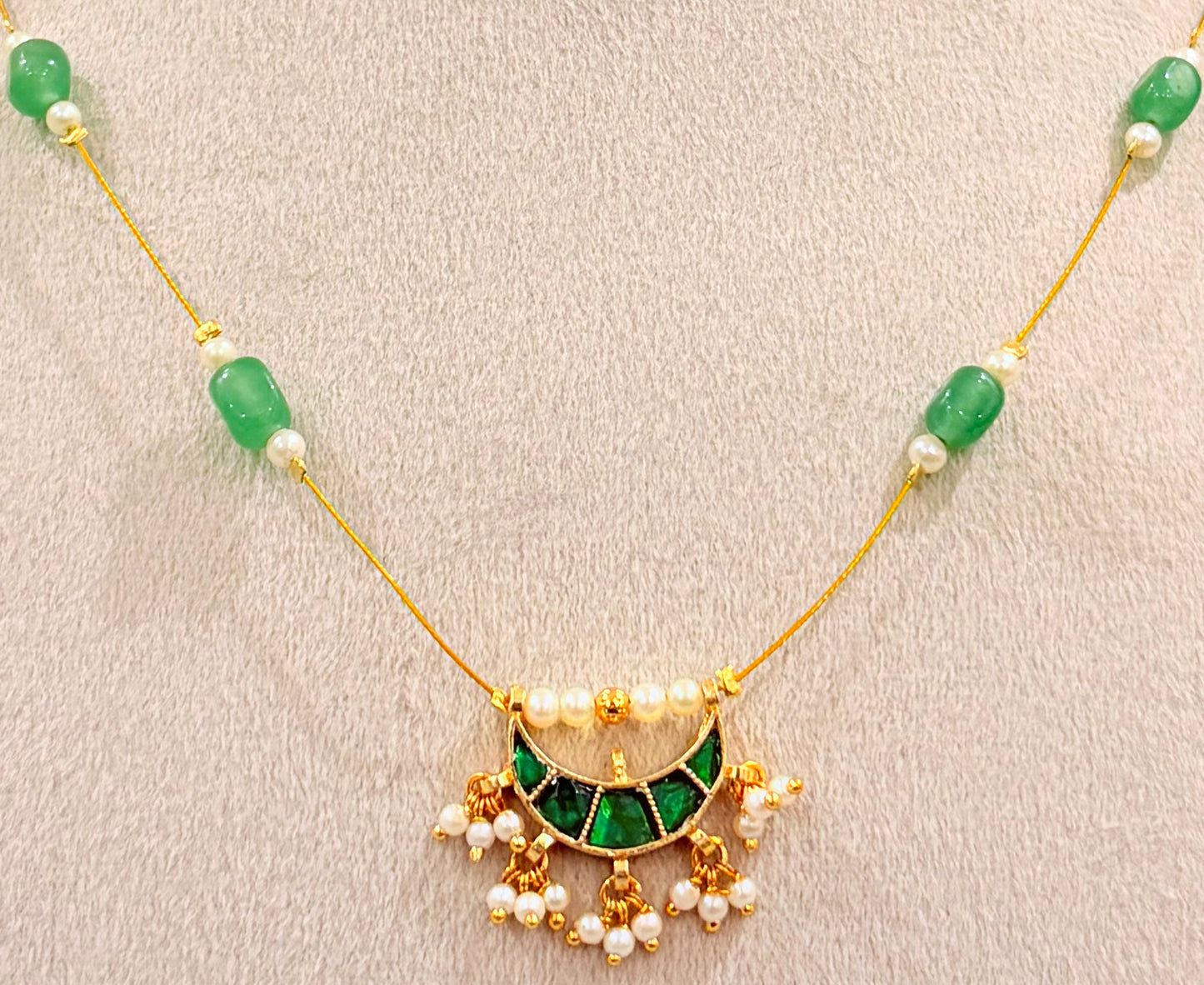 Emerald pearl crescent necklace 1008