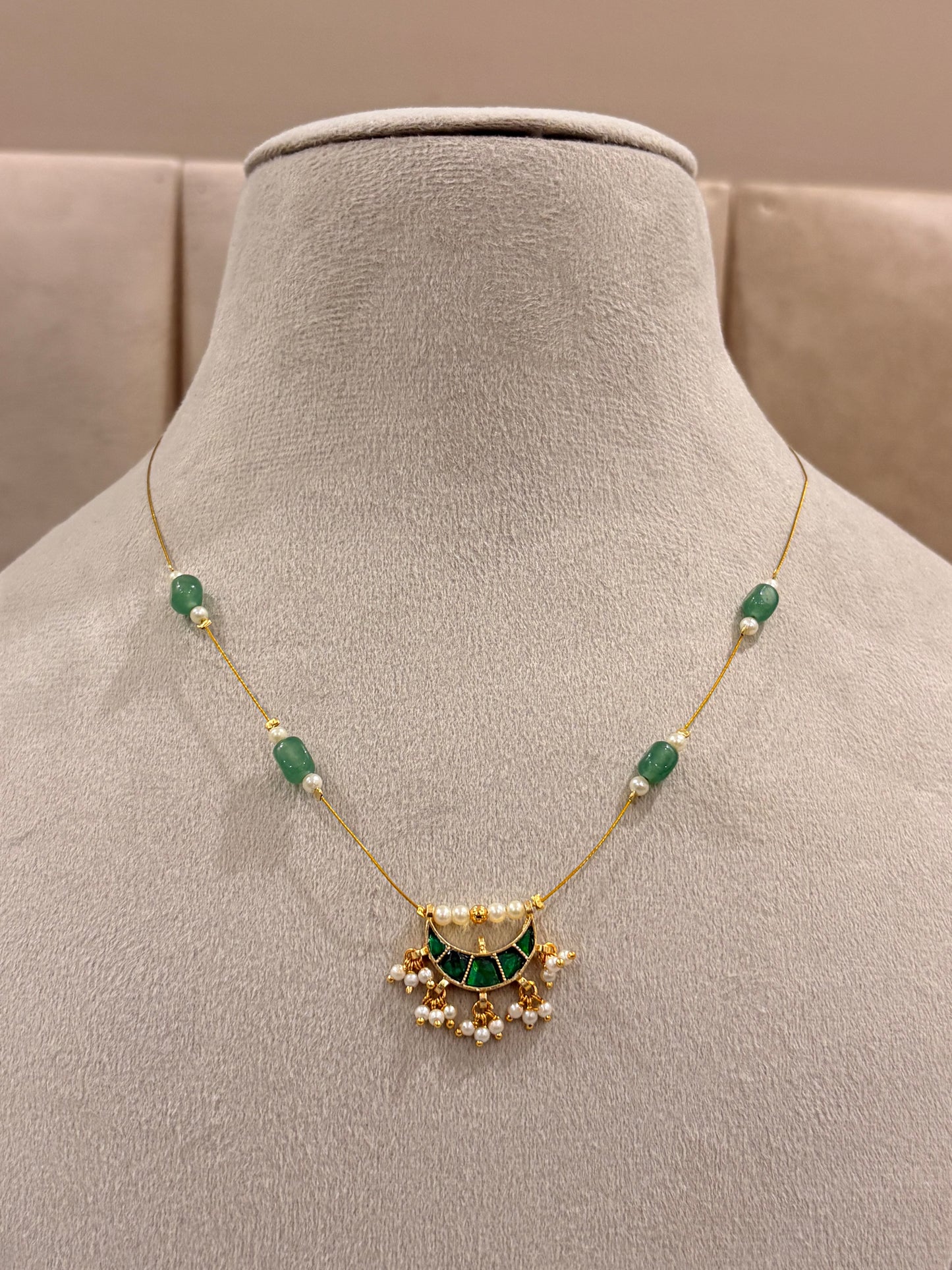 Emerald pearl crescent necklace 1008