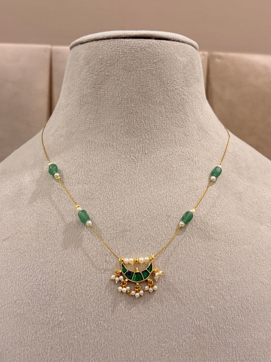 Emerald pearl crescent necklace 1008