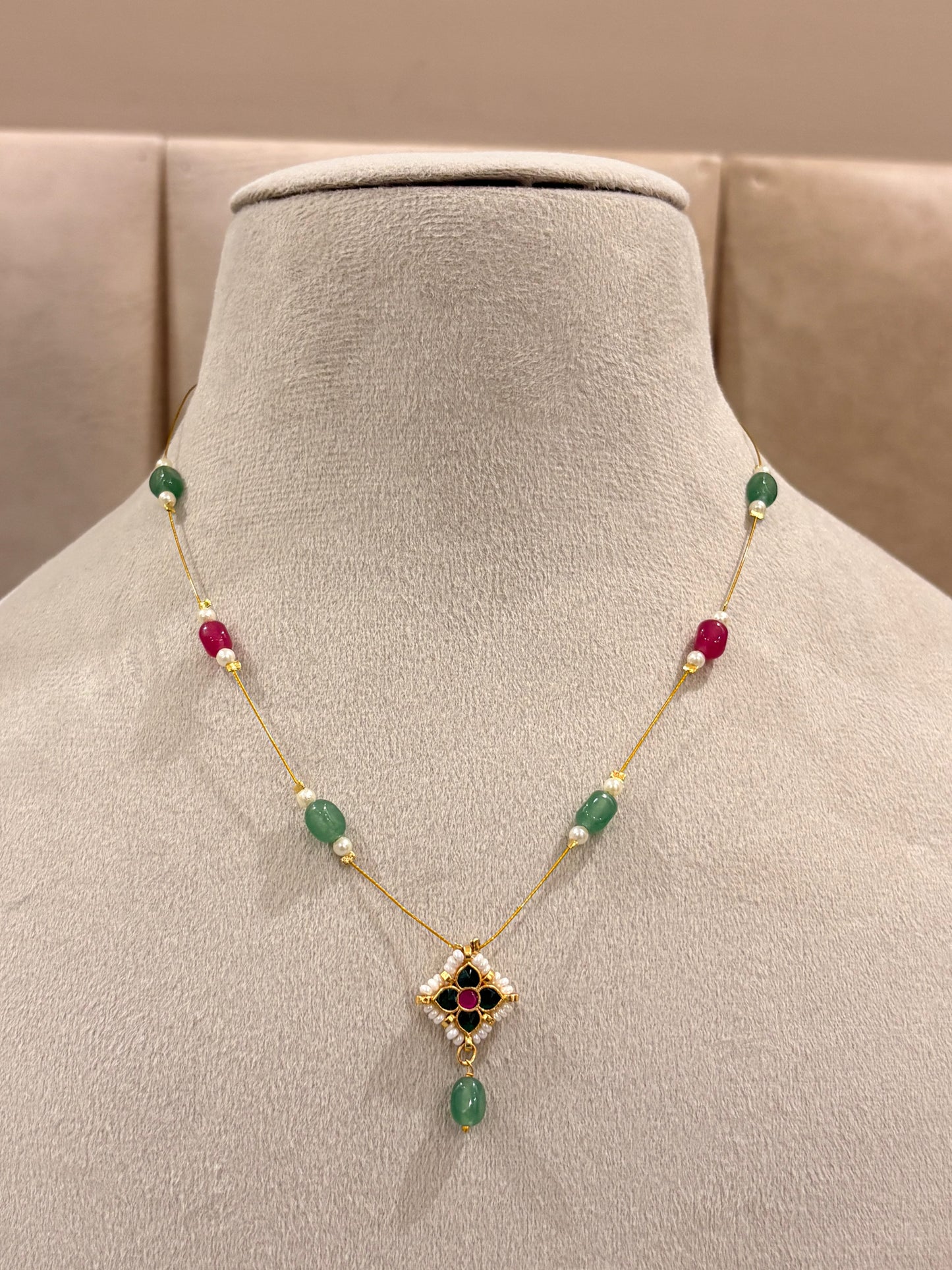 Royal garden emerald necklace  MN1013