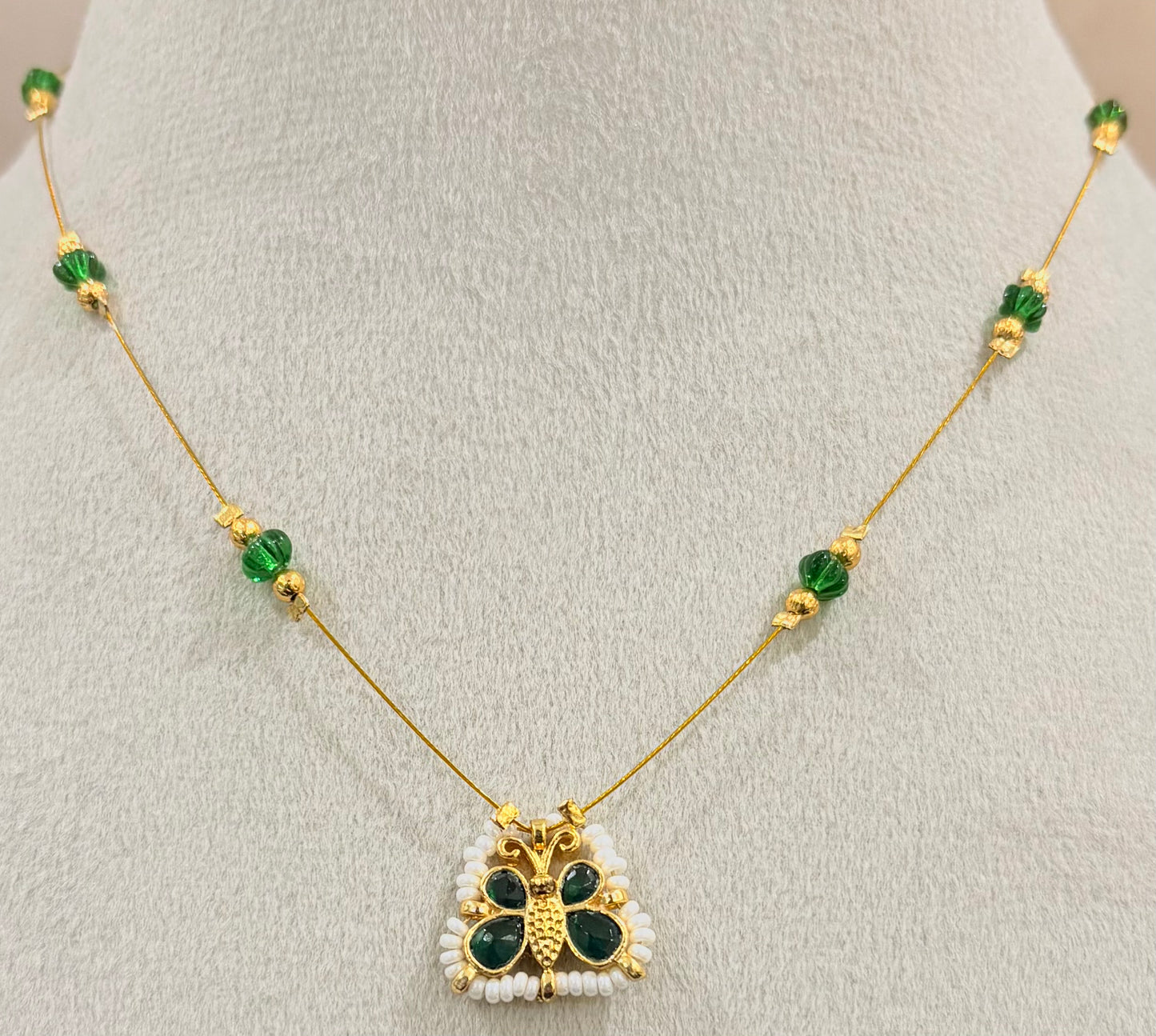Emerald flutter necklace MN1015