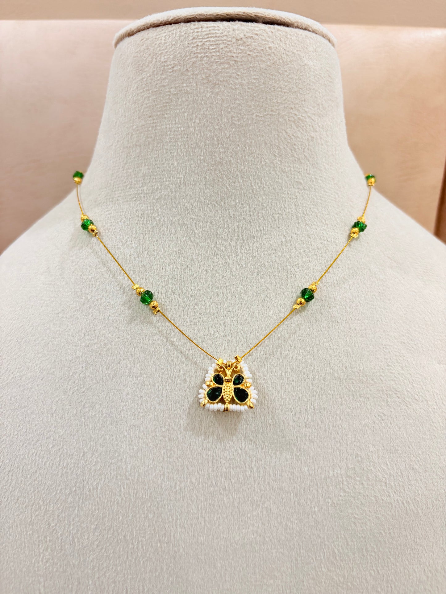 Emerald flutter necklace MN1015