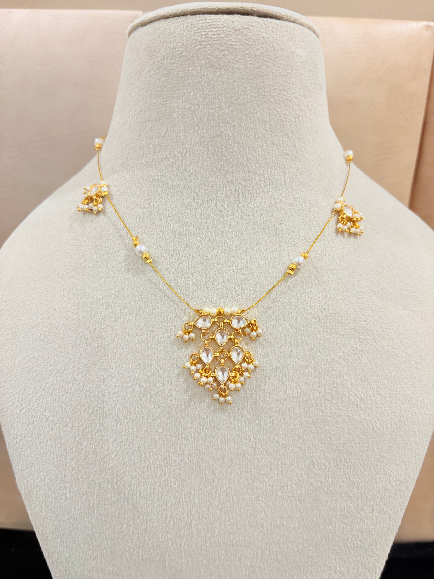 Noor pearl drop necklace MN1017